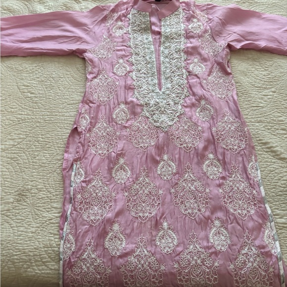 Bundle of 3 kurti tops medium Floral Embroidered Gray Kurta, blue and pink - Picture 2 of 8